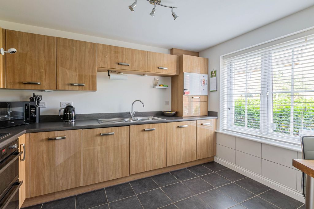 Property photo 2 of 30