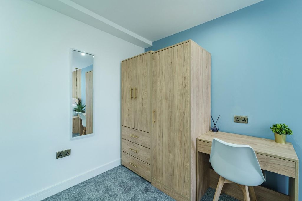 Property photo 2 of 12 R 5