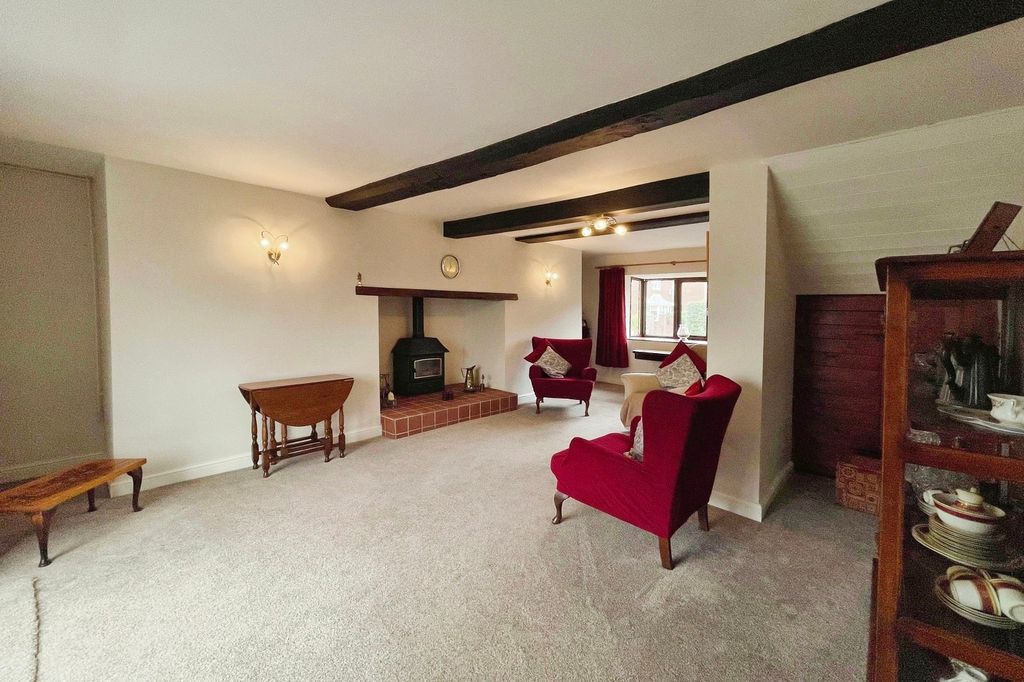 Property photo 2 of 23 Lounge