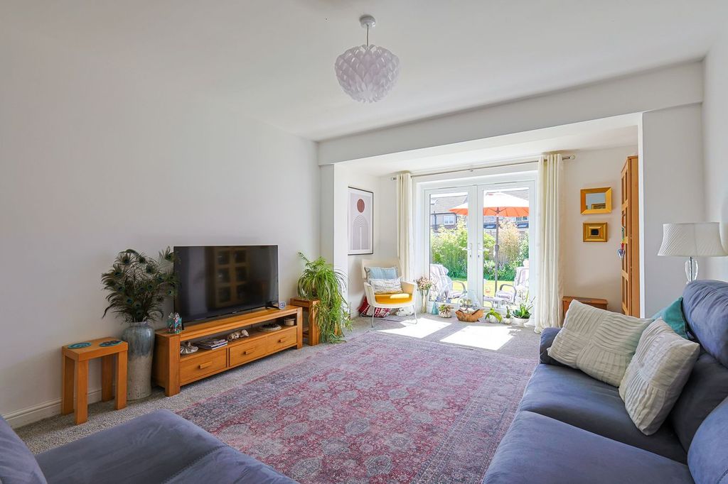 Property photo 3 of 43