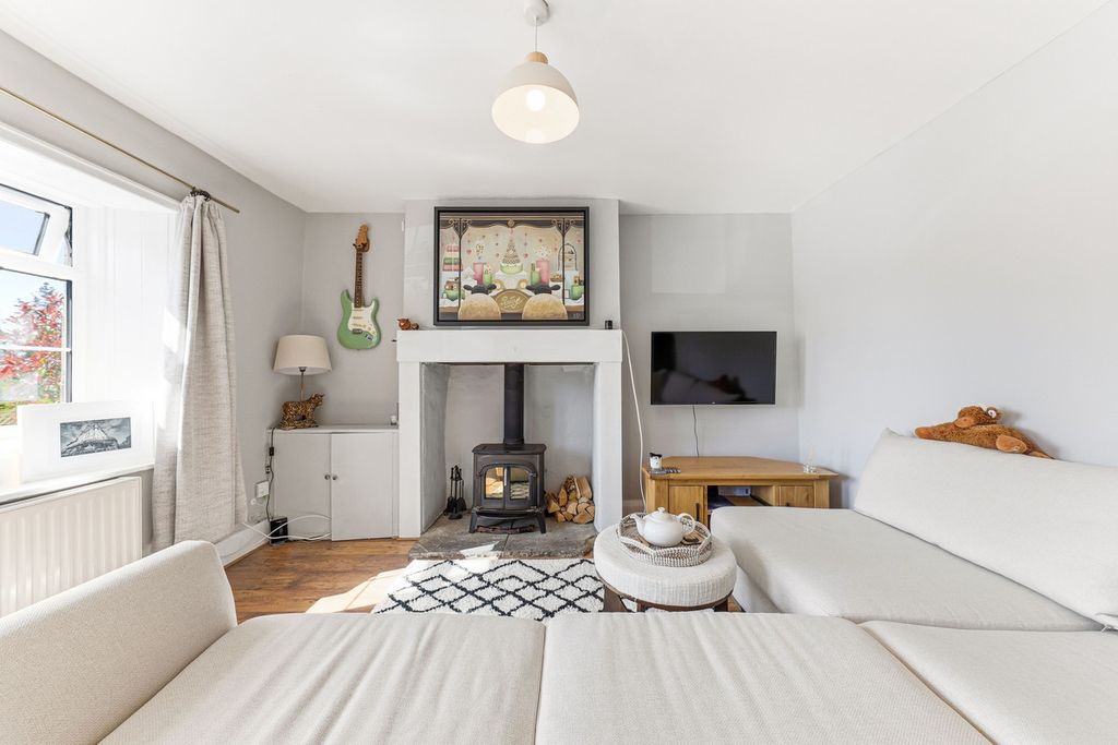 Property photo 2 of 24