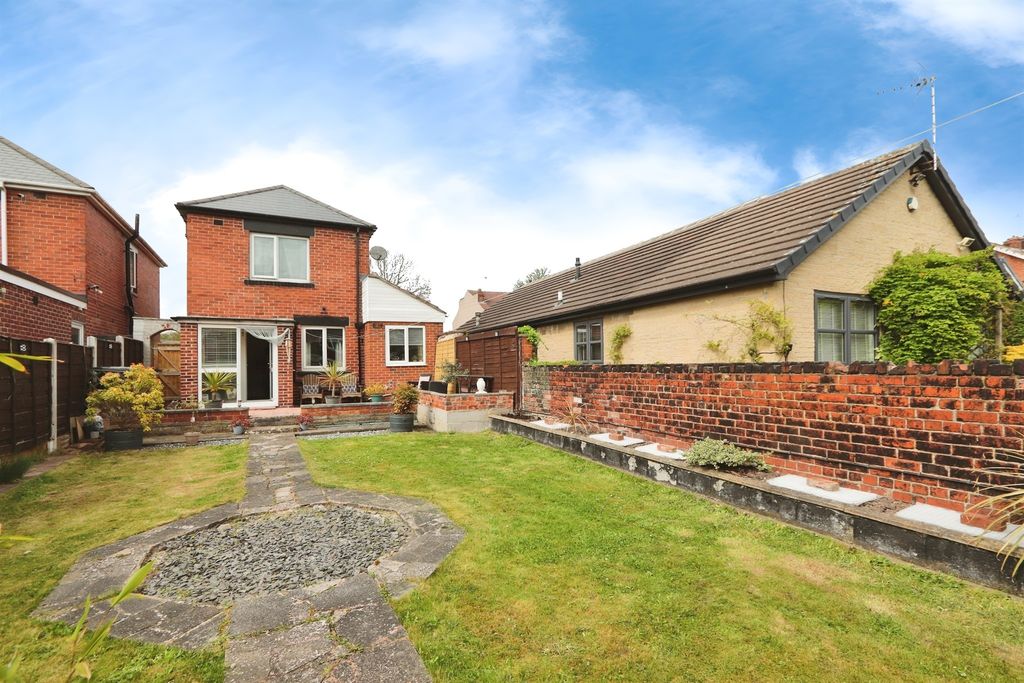 Property photo 1 of 16