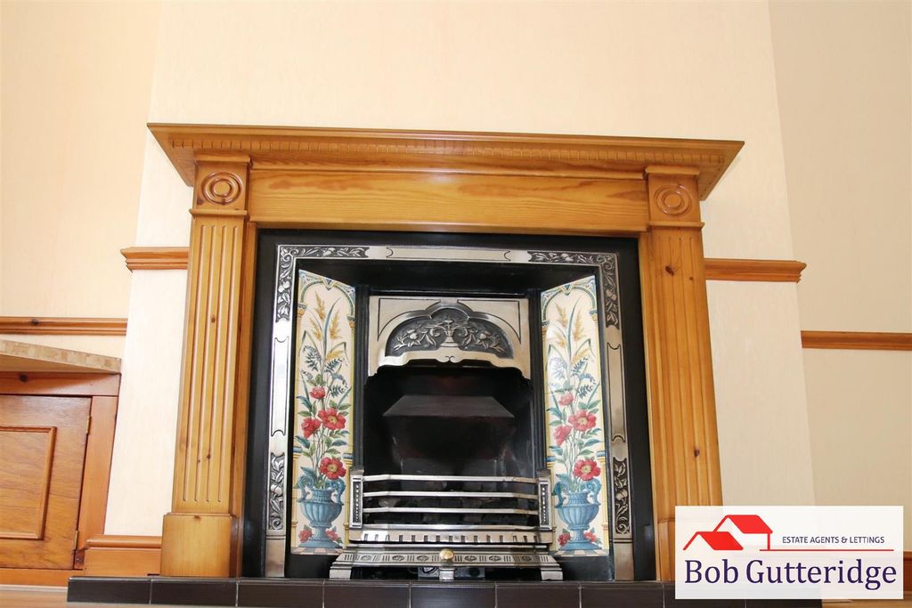Property photo 3 of 17 Bay Fronted Lounge