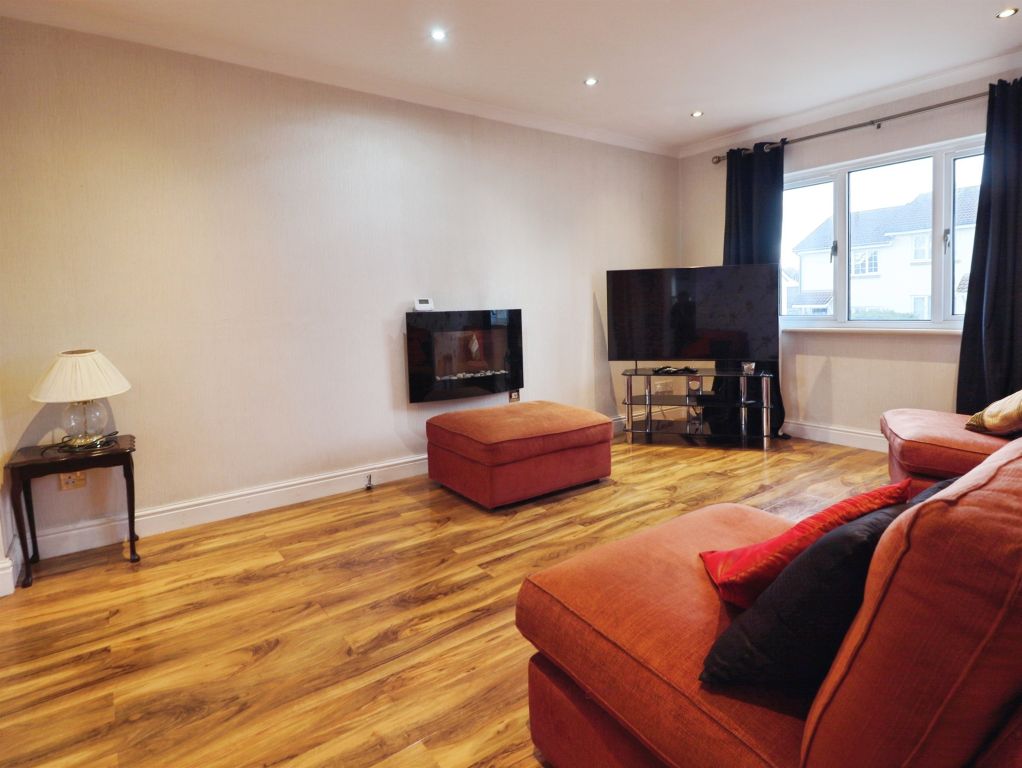 Property photo 2 of 20