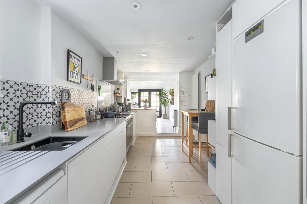 Property photo 3 of 19