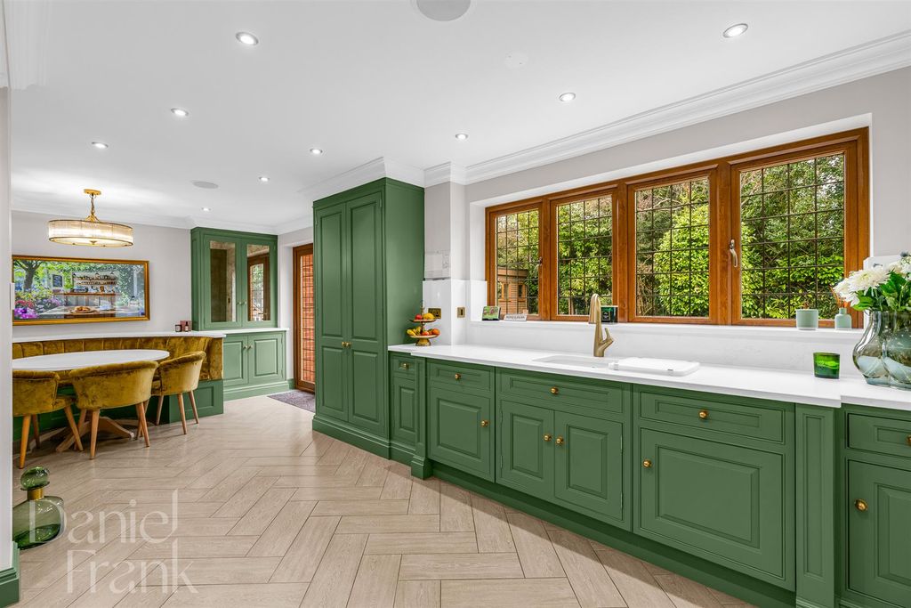Additional image 13 of 5 bed detached house for saleWest View, Loughton IG10