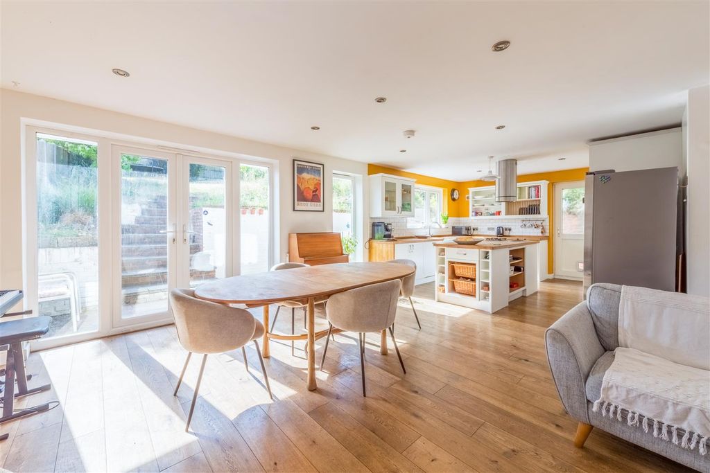 Property photo 3 of 20 49 Westdene Drive-9.Jpg