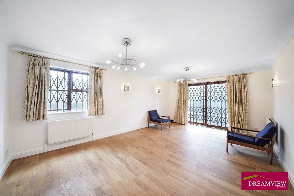 Property photo 2 of 14
