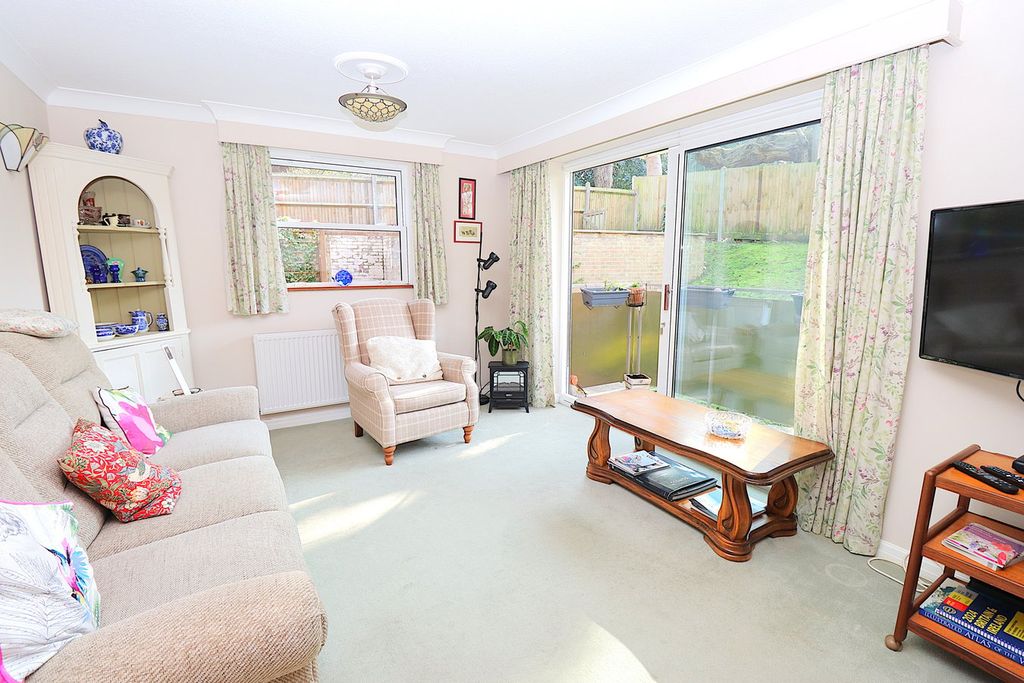Additional image 4 of 3 bed flat for saleRapallo Close, Farnborough GU14
