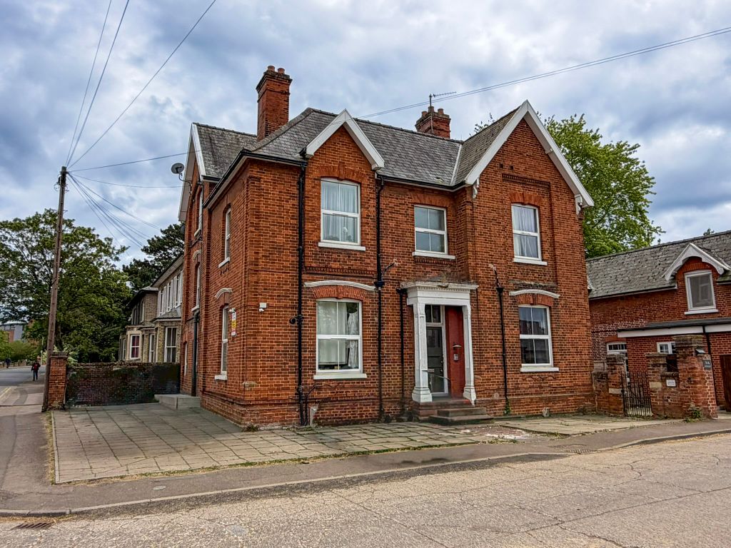 Property photo 1 of 8