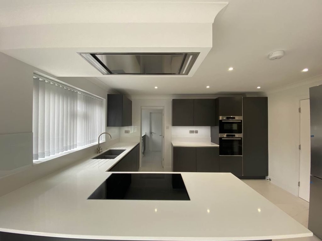 Property photo 2 of 16 Image00019