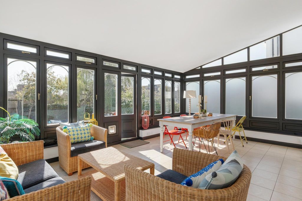 Property photo 2 of 22 Image