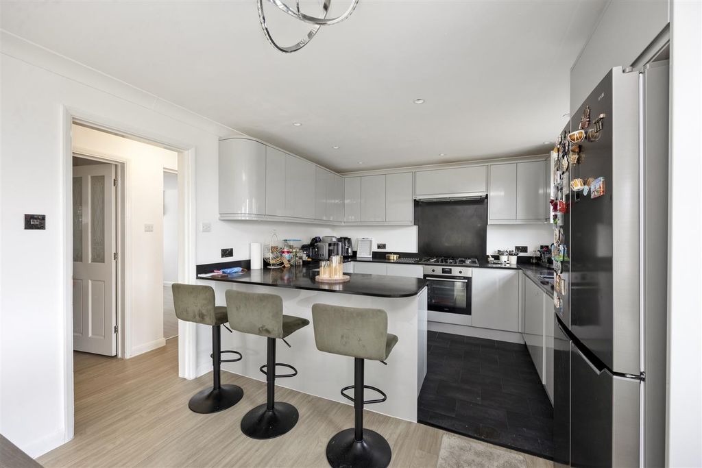 Property photo 3 of 20 Kitchen/Dining Room