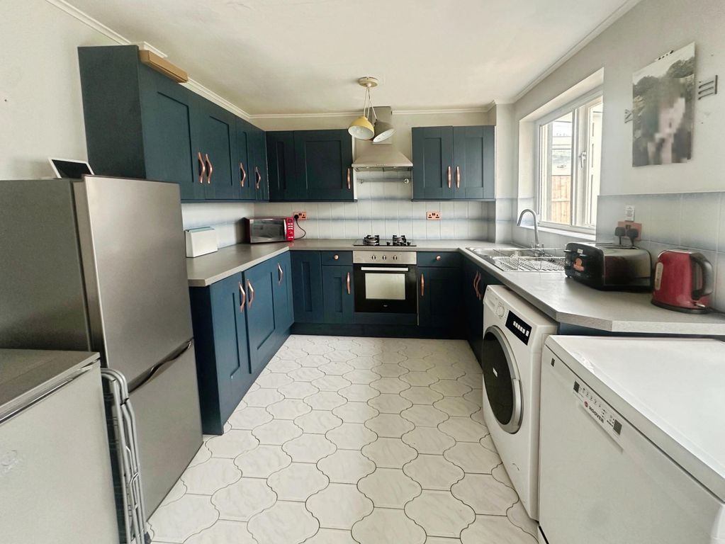 Property photo 2 of 14 Kitchen