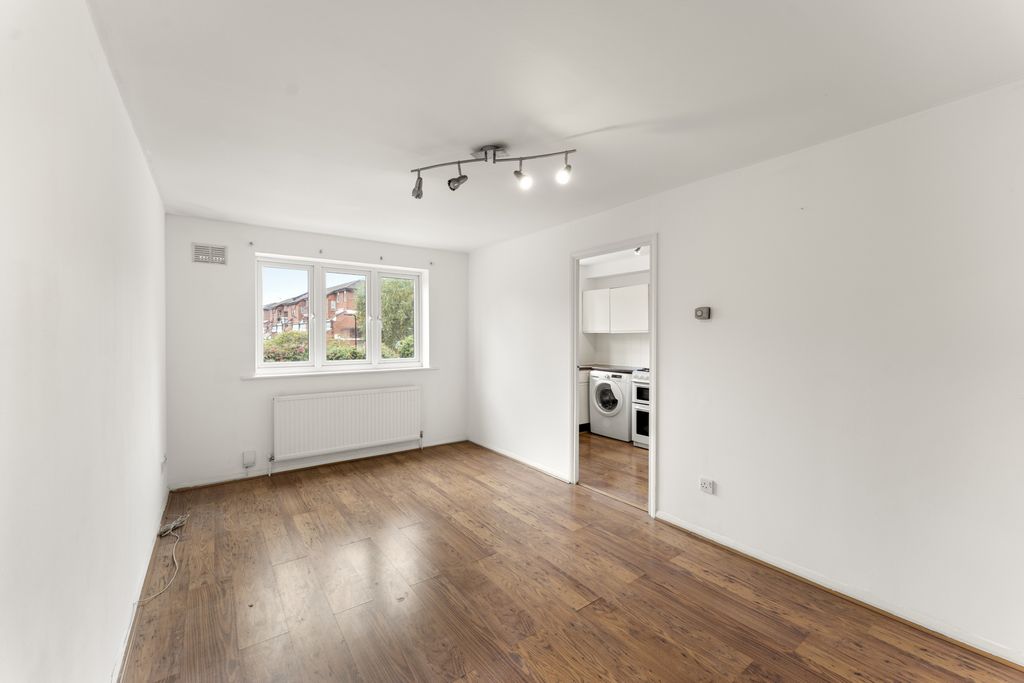 Property photo 3 of 11 Photo 2