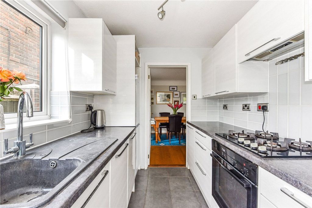 Property photo 3 of 19 Kitchen