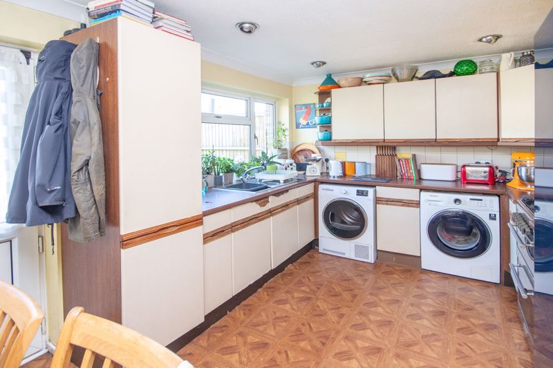 Property photo 3 of 14 Kitchen