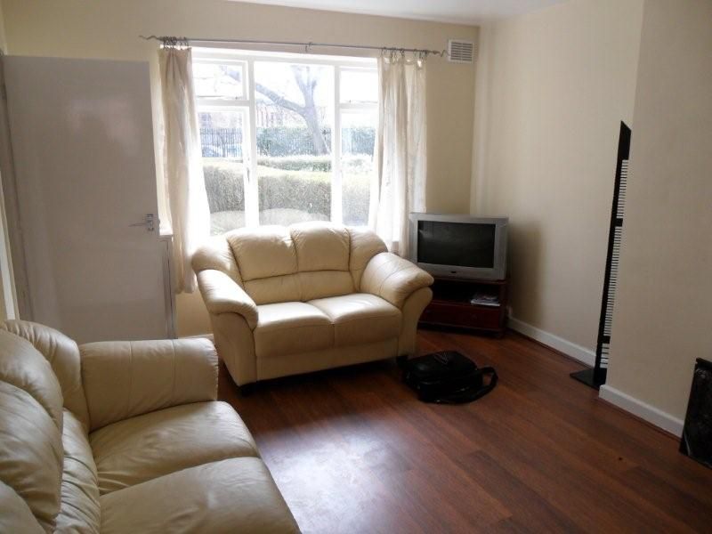 Property photo 3 of 9 Living 1.1