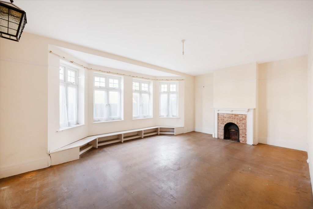 Property photo 2 of 12 Image