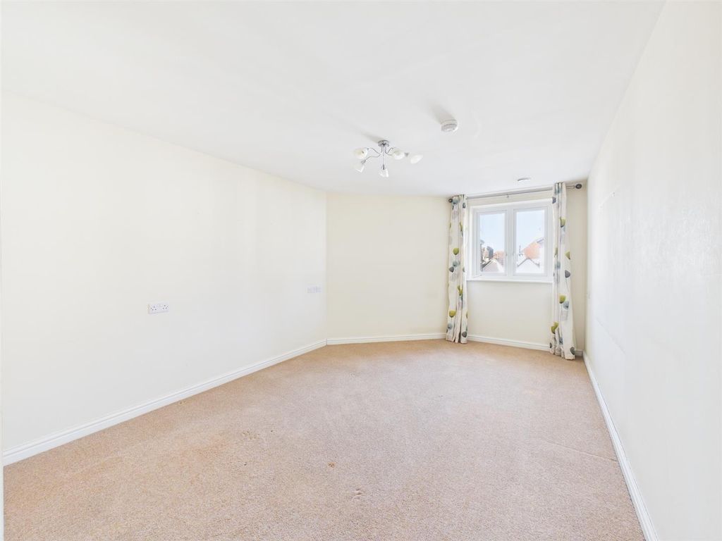 Additional image 8 of 2 bed flat for salePicton Avenue, Porthcawl CF36