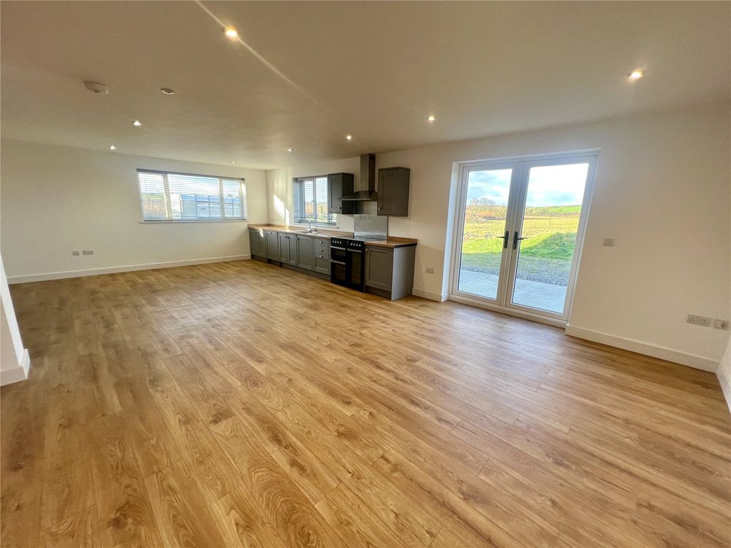 Property photo 2 of 17 Picture No. 13