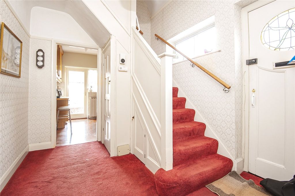 Property photo 3 of 13 Entrance Hall