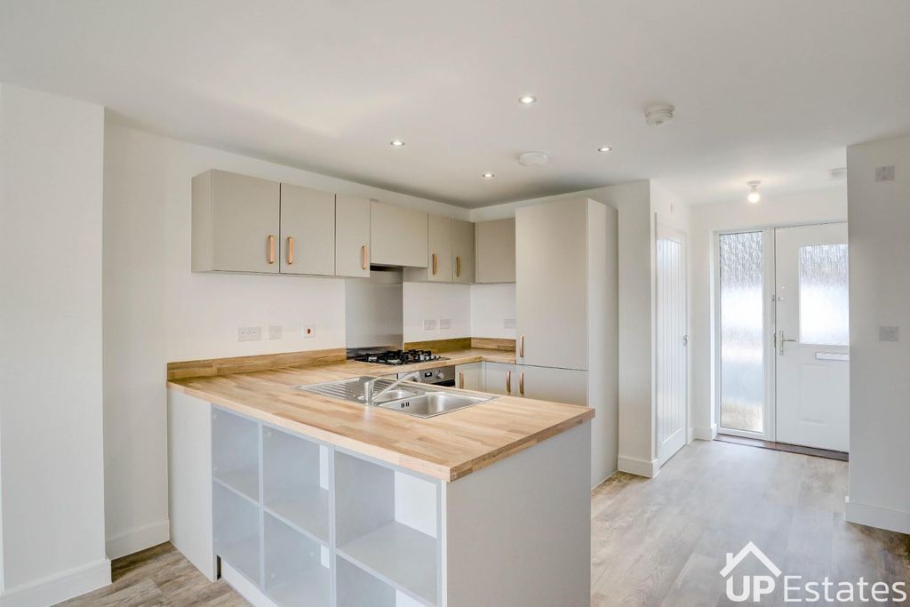 Property photo 3 of 13 Kitchen