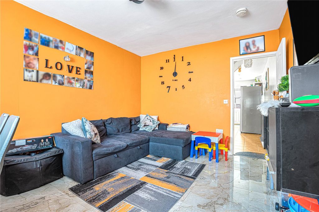 Property photo 3 of 11 Picture No. 01