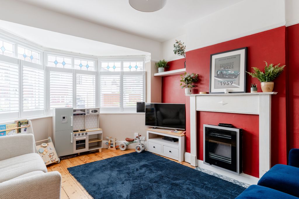 Property photo 3 of 14 A7404722-Hdr-3
