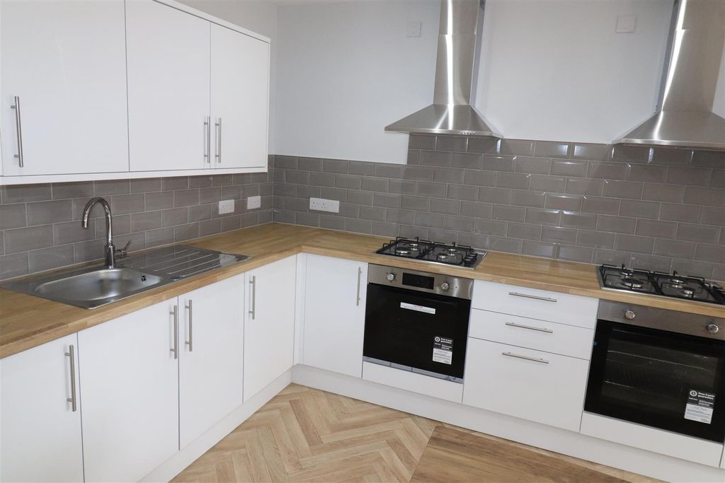 Property photo 1 of 8 78 Charter (28).Jpg