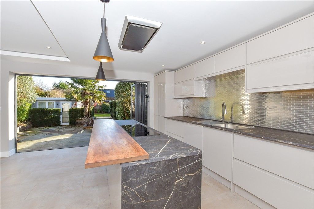 Property photo 3 of 23 Kitchen/Diner