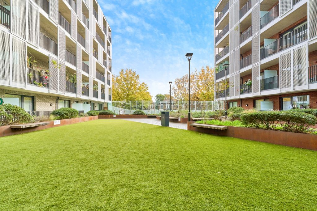 Property photo 2 of 21 1897312-38