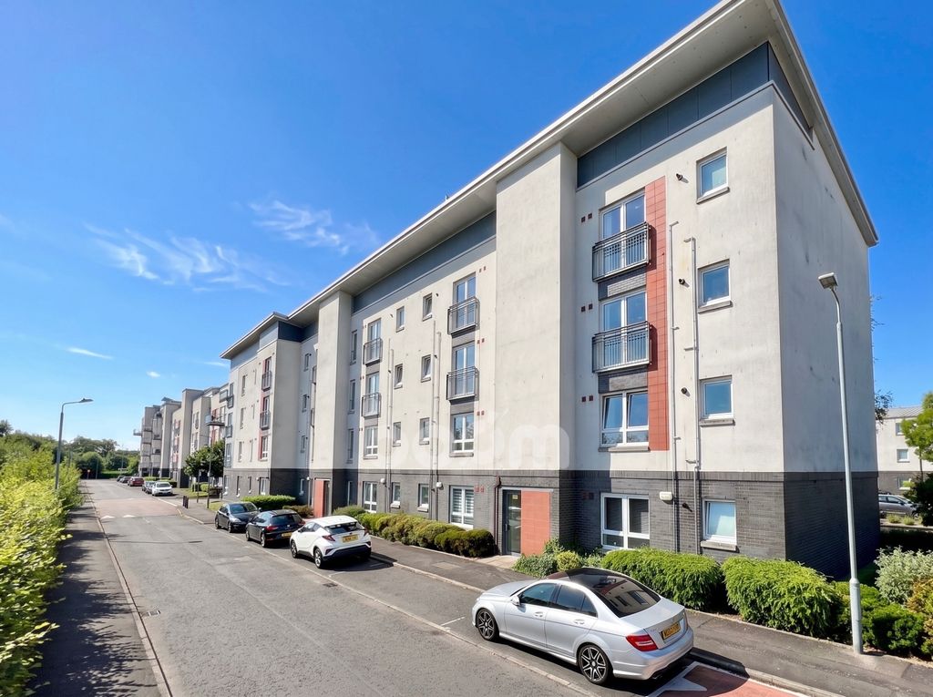 Property photo 1 of 18 Outside Whimbrel Wynd Renfrew
