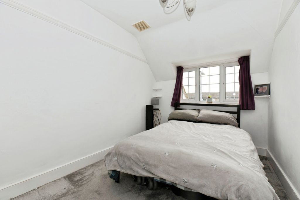 Property photo 3 of 6 Bedroom One