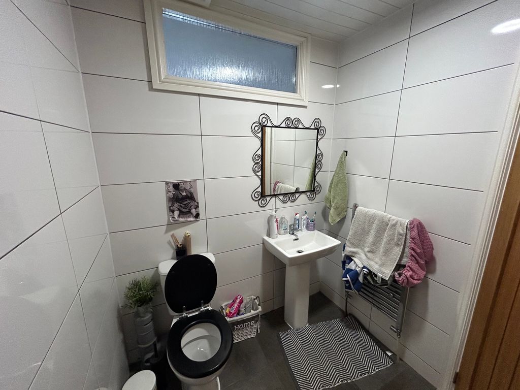 Property photo 3 of 5 Bathroom