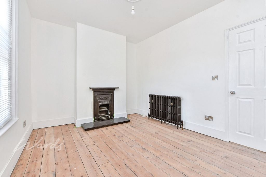 Property photo 3 of 8 Broad Bed 1 Use