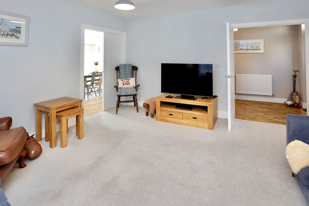 Property photo 3 of 34