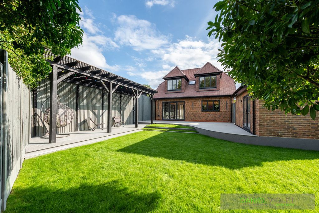 Property photo 3 of 44