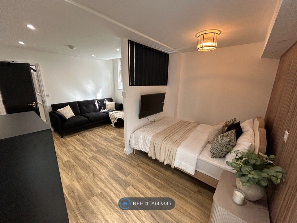 Property photo 2 of 9 Studio 5