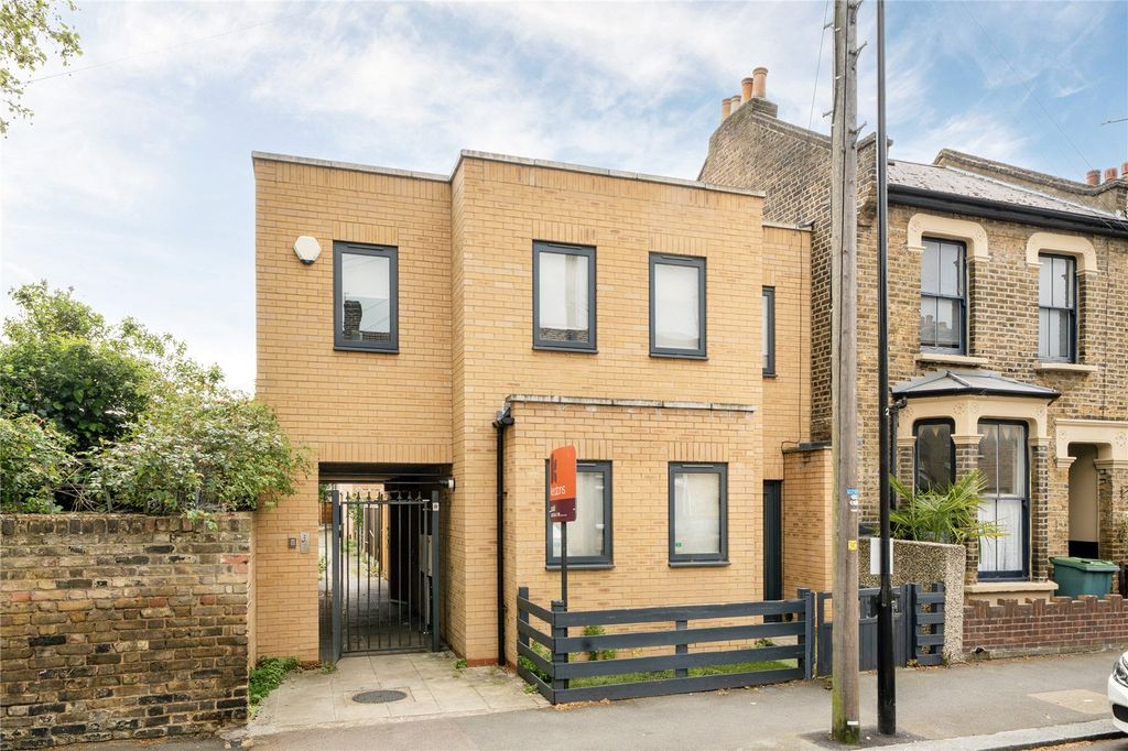 Property photo 1 of 10 External