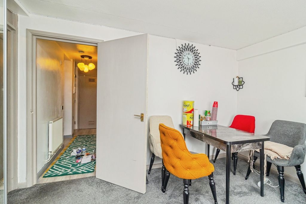 Property photo 3 of 16 Pbox-Img.Jpg