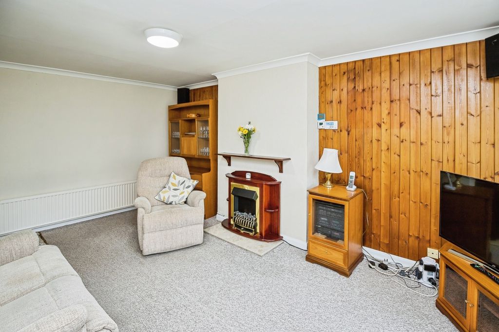 Property photo 3 of 21 Living/ Dining Room