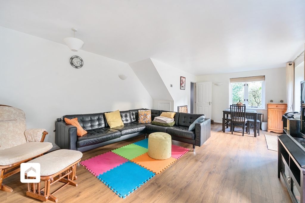 Property photo 2 of 18 3