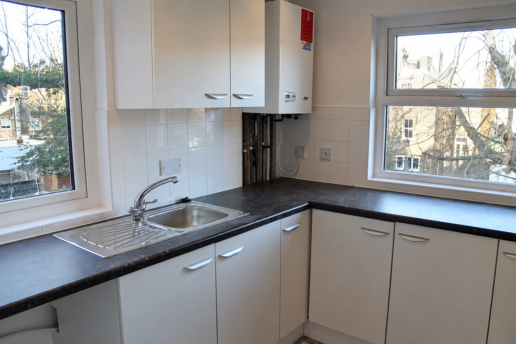 Property photo 3 of 6 Kitchen