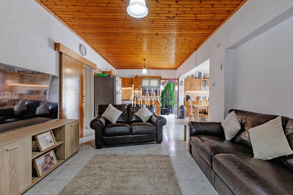 Property photo 2 of 36