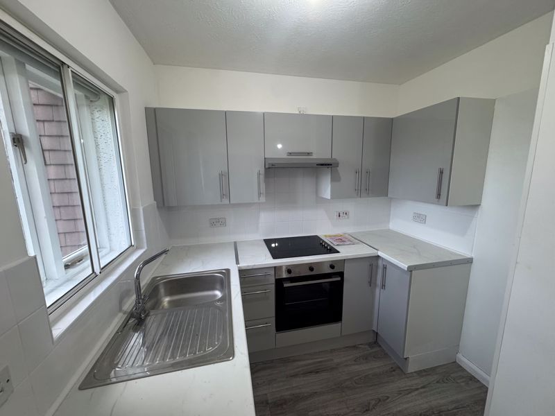 Property photo 3 of 7 Photo 6