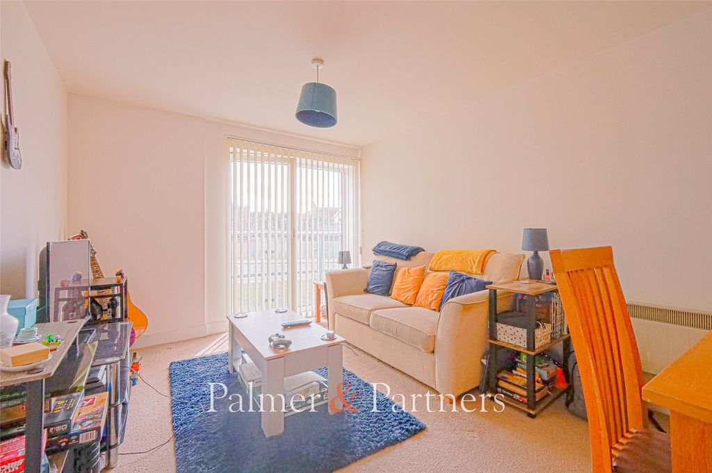 Property photo 2 of 8 Reception Room