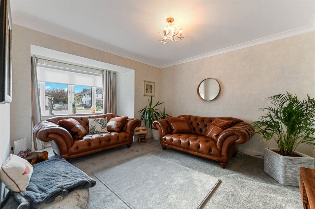 Property photo 3 of 21 Lounge