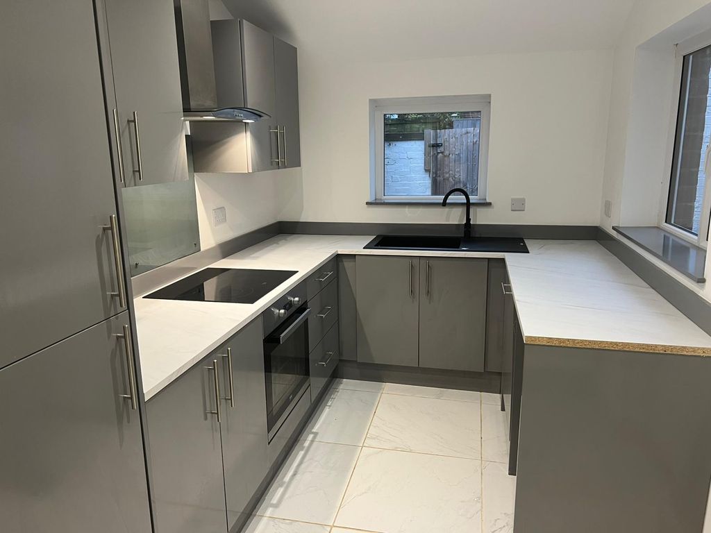 Property photo 3 of 16 Kitchen