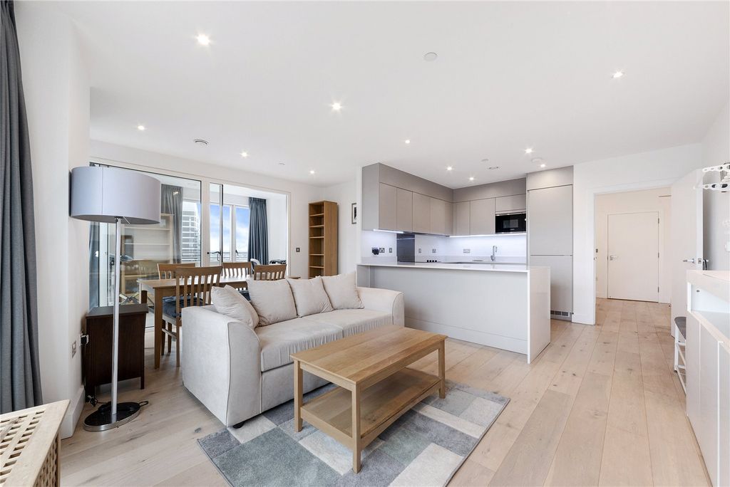 Property photo 2 of 17 Royal Captain Court